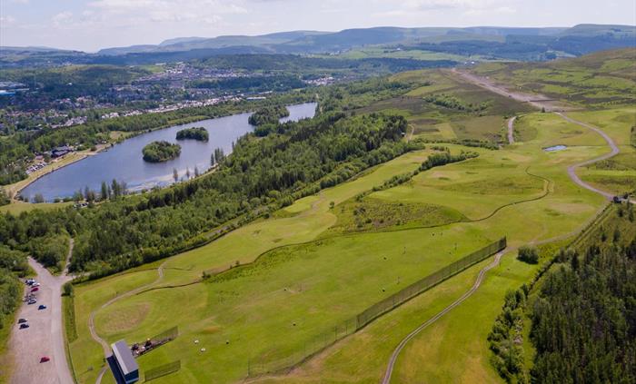 An aerial view of the park showing the golf course, driving range, lake and amenities.